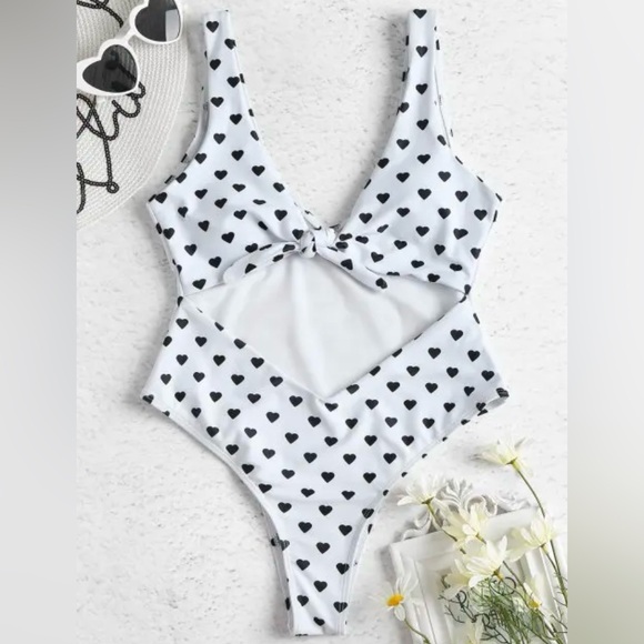 Cute women’s Black and white Heart print one piece monkini swimsuit Large L - Picture 7 of 9
